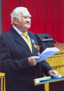 Kolega A. Matulevičius daro pranešimą Tilžės Akto paskelbimo 100-mečio minėjime pagėgiuose. 2018 metai. Jono Česnavičiaus nuotrauka